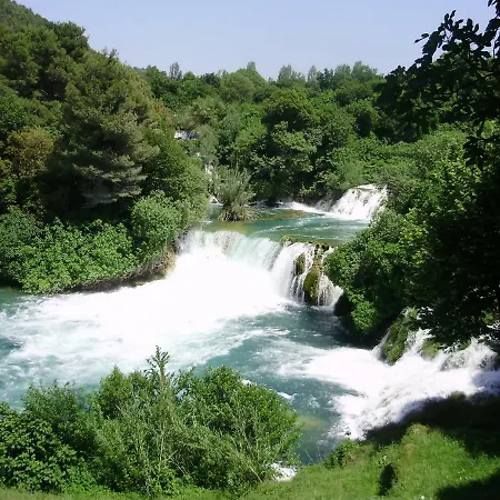 Majetic * Gornji Karin